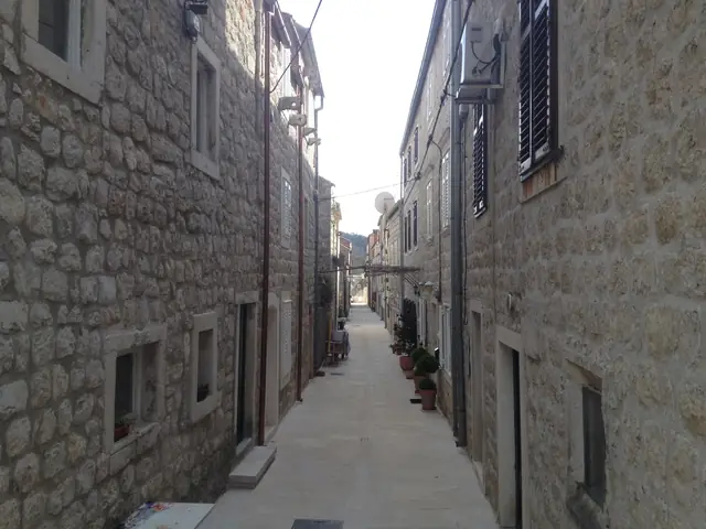 Ston